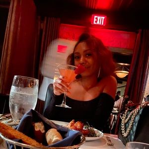 Meet your Posher, Ariella